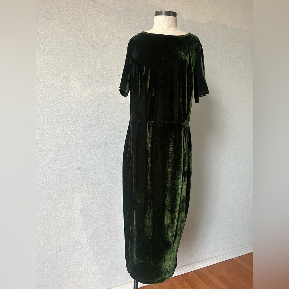 Unique Vintage Plus Size Dark Green Velvet Midi Dress